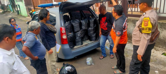 Polisi Grebek Gudang Miras di Bogor, Ribuan Botol Ciu-Arak Bali Diamankan
